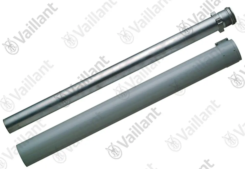 Zwei Verlängerungsrohre in Metall- und Kunststoffausführung, unten mit Adapter, erkennbar als Vaillant Produkt.